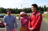 「霜降り明星のあてみなげ」ロケ中の様子。(c)静岡朝日テレビ