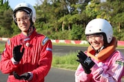 「霜降り明星のあてみなげ」ロケ中の様子。(c)静岡朝日テレビ