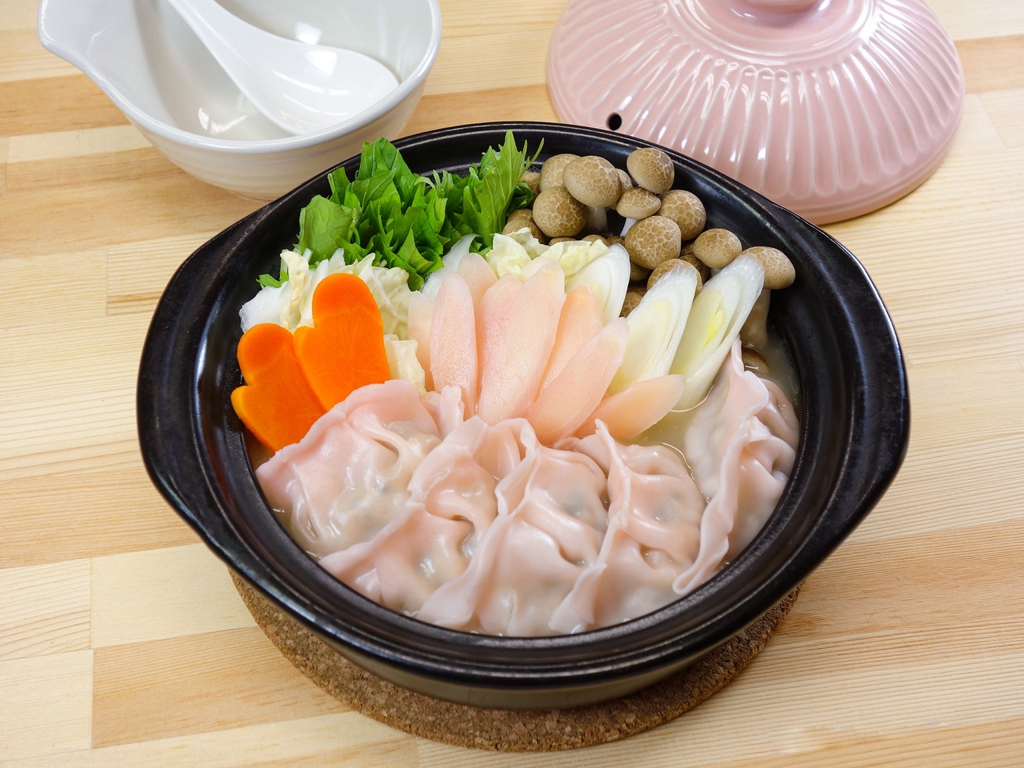 「ピンクのぽかぽか岩下の新生姜餃子鍋」