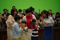 「アリエールダニよけプラス」のCM撮影メイキングカット。