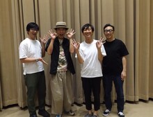 左から東京03豊本、片桐仁、東京03飯塚、東京03角田。