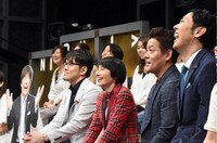 ネタを鑑賞するMC陣。