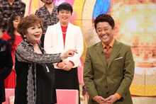 上沼恵美子（手前左）、坂上忍（手前右）、Mr.シャチホコ（中央）。(c)フジテレビ