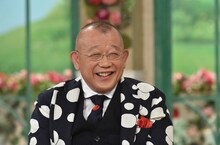 「徹子の部屋」に出演する笑福亭鶴瓶。(c)テレビ朝日