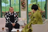 （左から）笑福亭鶴瓶、黒柳徹子。(c)テレビ朝日