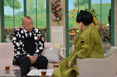 （左から）笑福亭鶴瓶、黒柳徹子。(c)テレビ朝日