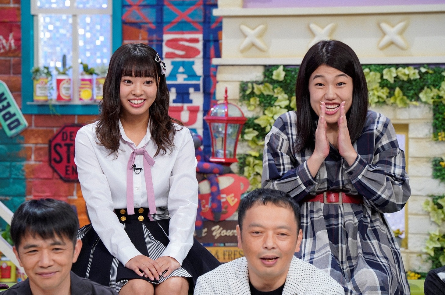 左から山田寿々、横澤夏子。(c)読売テレビ