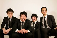 夜ふかしの会。左から大重わたる、原慎一、砂川禎一郎、三宅十空。