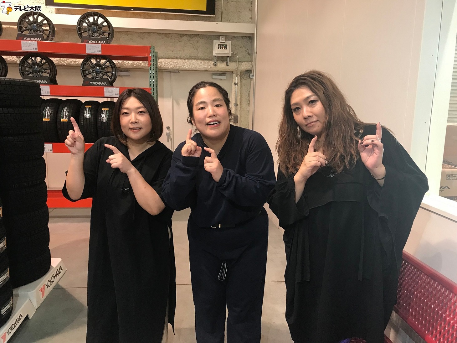 左から海原やすよ、ゆりやんレトリィバァ、海原ともこ。(c)テレビ大阪