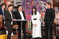 左からチョコレートプラネット、桜井日奈子、ヒロミ。(c)日本テレビ