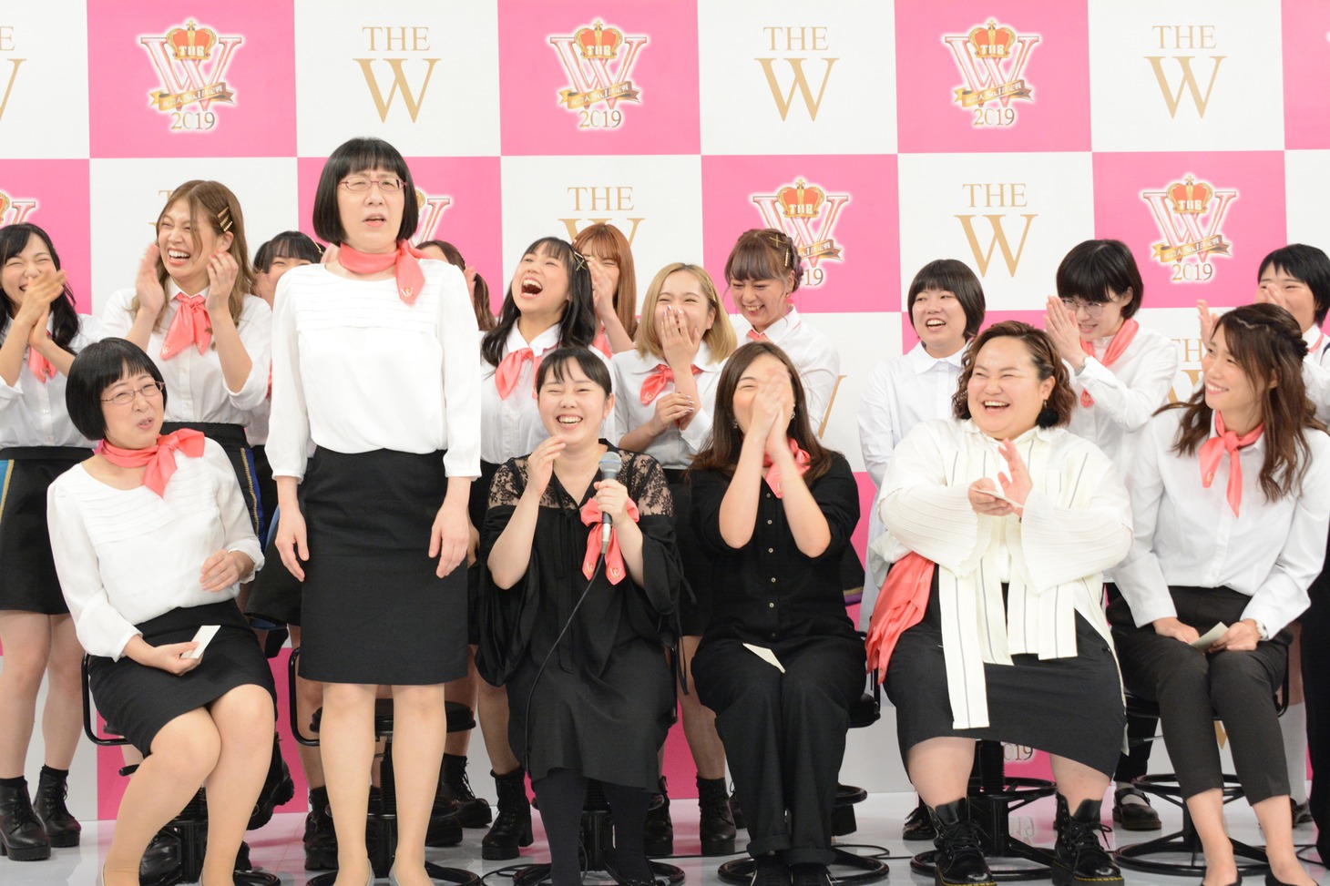 「ヲタルそんなに求めてなーい！」とツッコミを入れる阿佐ヶ谷姉妹・江里子。