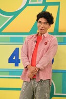 嵐チームのプラスワンゲストとして出演する片桐仁。(c)フジテレビ