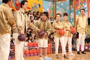「VS嵐」に出演する「チームデヴィ」のメンバー。(c)フジテレビ