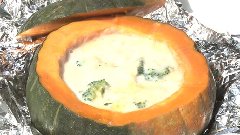 たけだバーベキューが作るカボチャのチャウダー。(c)BS日テレ