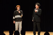 MCを務めた（左から）エレキコミックやつい、片桐仁。