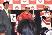 （左から）ビスケッティ佐竹、キャベツ確認中しまぞうZ、レイザーラモンRG。