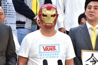 アイアンマンに扮したブラックマヨネーズ小杉。