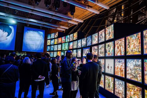 「にしのあきひろ 光る絵本展」の様子。