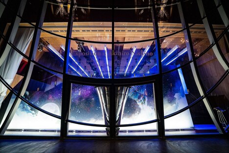 「にしのあきひろ 光る絵本展」の様子。