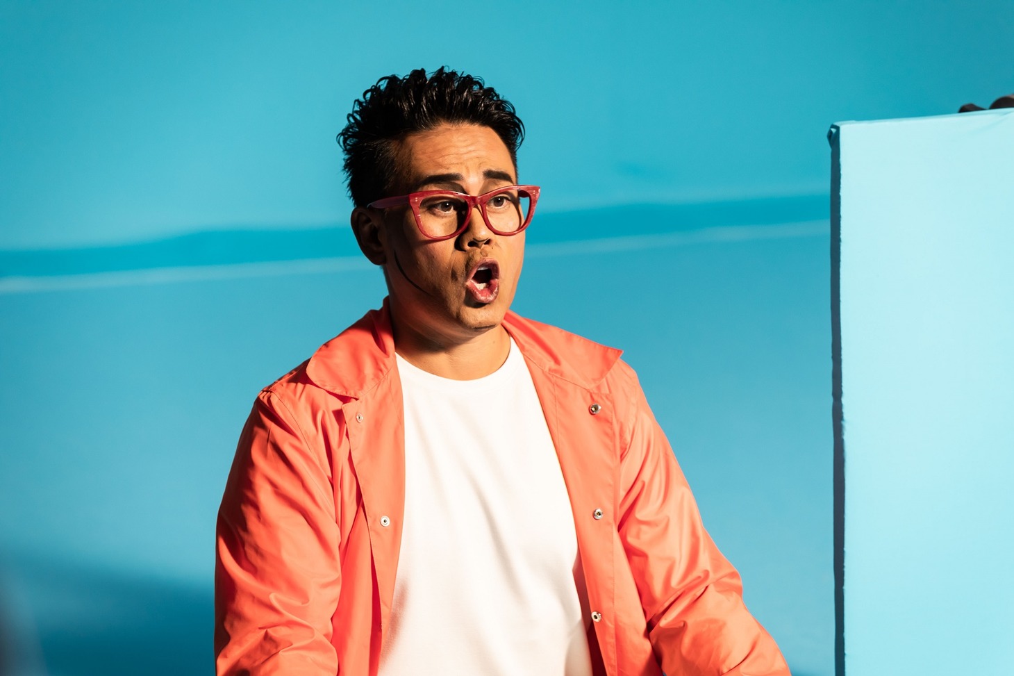 CM撮影中の様子。宮川大輔。