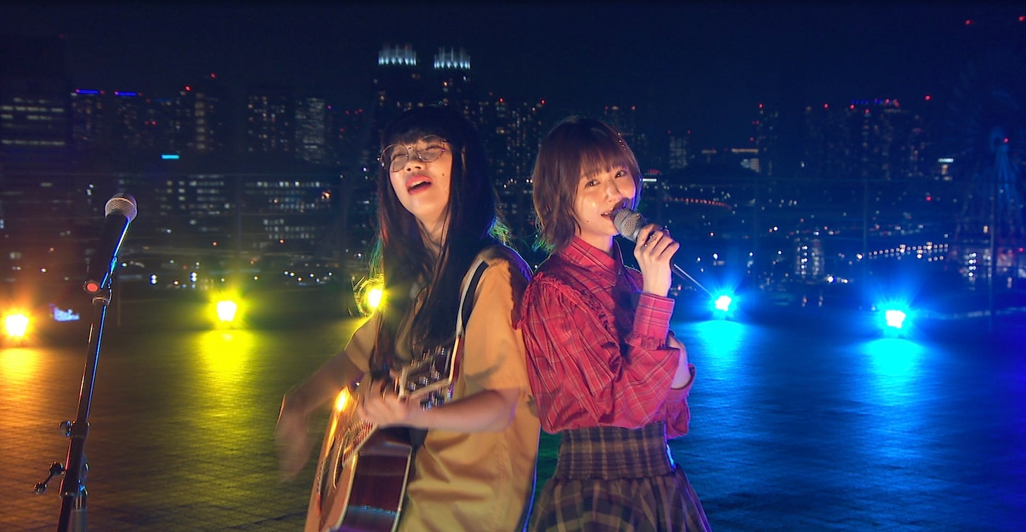 コント「あいみょんに憧れる女・まいみょん」に出演する（左から）3時のヒロイン福田、市川美織。