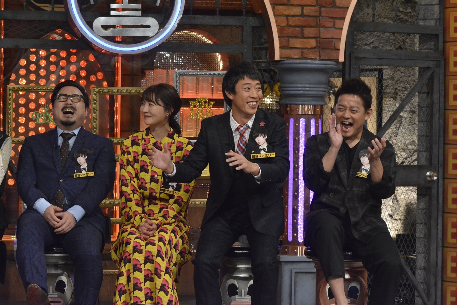 左から休日課長、おのののか、さらば青春の光・森田、スピードワゴン井戸田。(c)読売テレビ