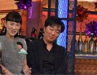 左から秋野暢子、スピードワゴン小沢。(c)読売テレビ