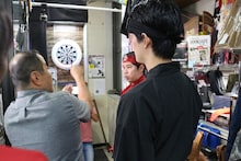 「冒険発掘バラエティ 霜降り明星のあてみなげ」ロケ中の様子。(c)静岡朝日テレビ