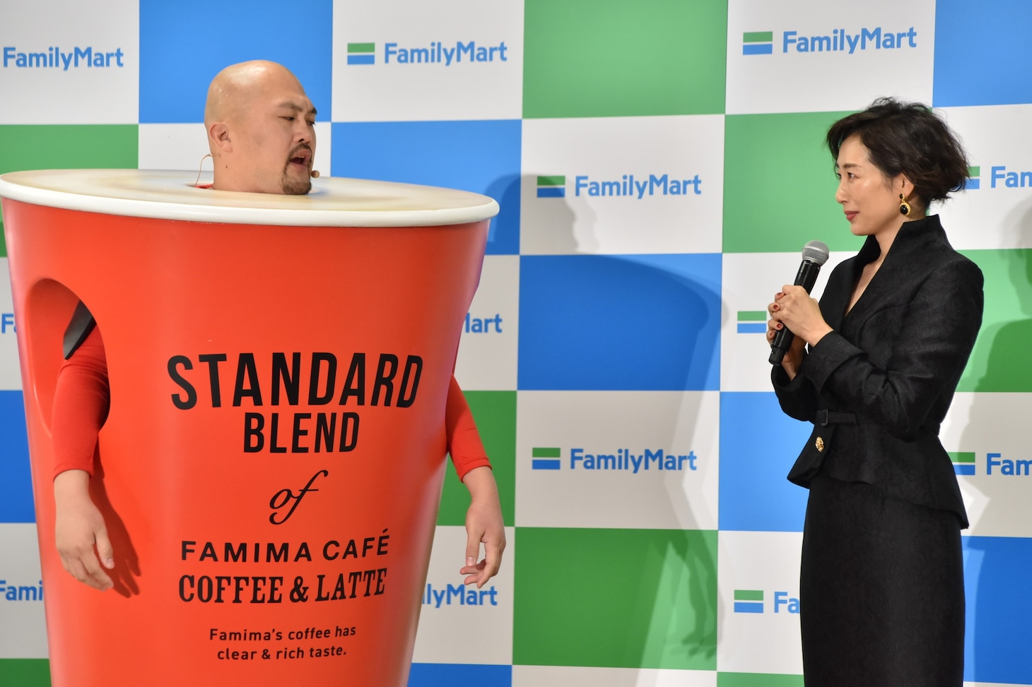 （左から）鬼越トマホーク・坂井、木村多江。