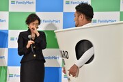 （左から）木村多江、鬼越トマホーク・金ちゃん。