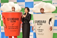 鬼越トマホークと、「お二人のケンカをいつか止めてみたいなと思っていた」と話す木村多江（中央）。