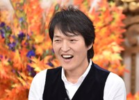 「秋の消しゴムはんこ頂上決戦2019」で優勝した千原ジュニア。