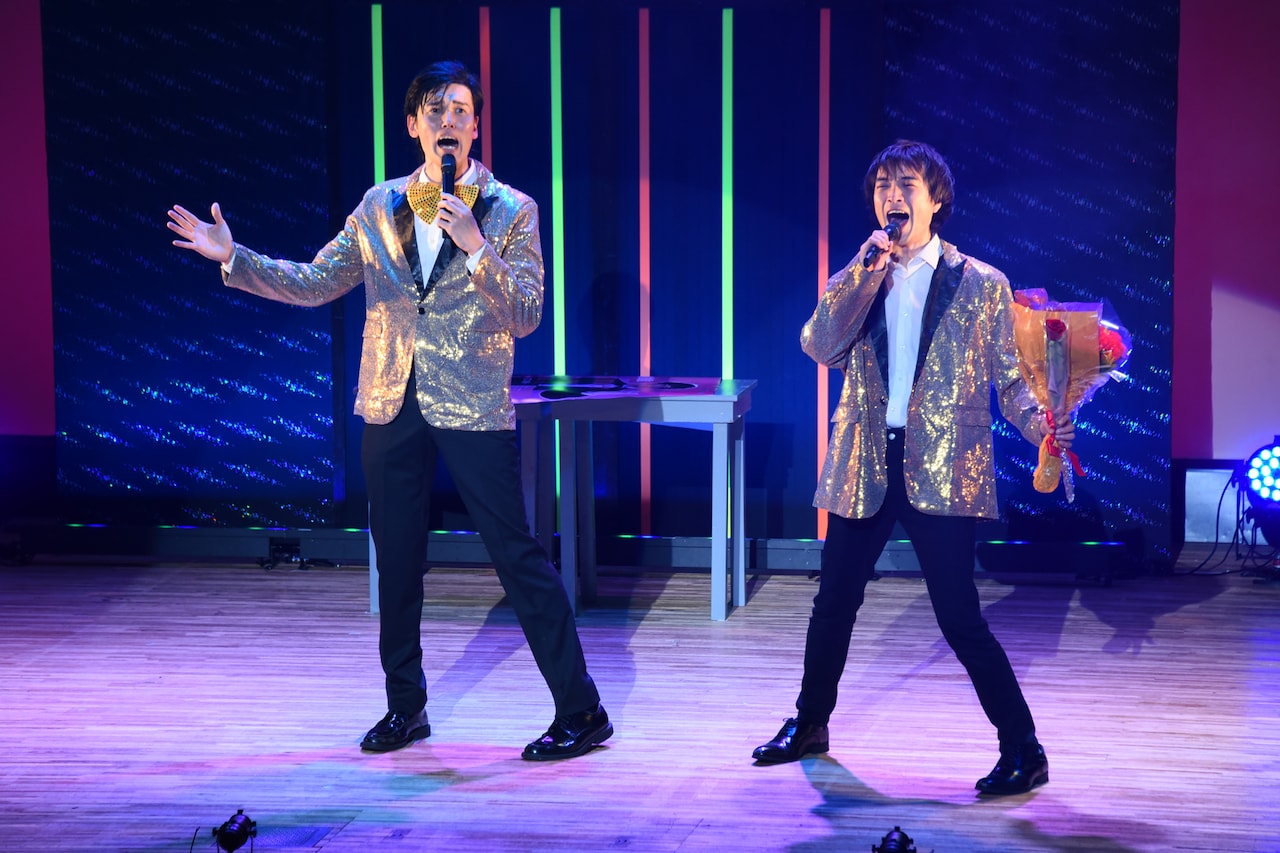 ザ・ギースが多彩なネタで魅了するコンプリートライブ、ハープでも「スピード」表現