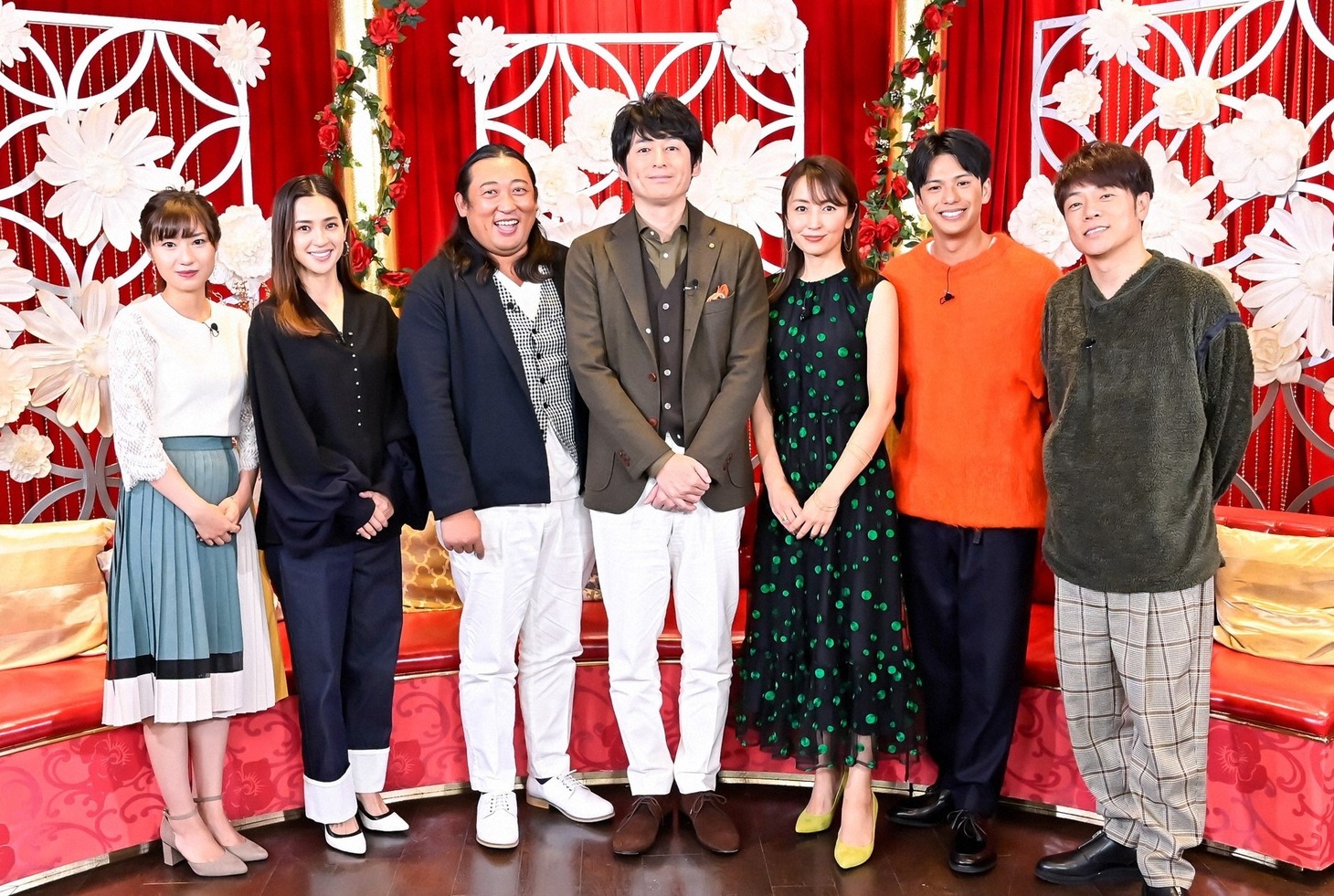 「笑える！泣ける！動物スクープ100連発」の出演者たち。(c)TBS