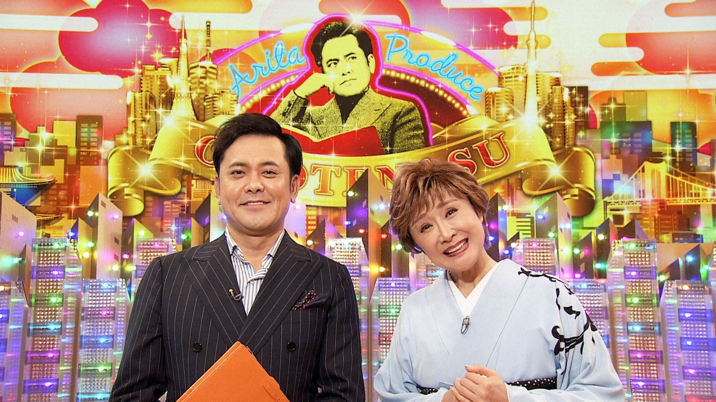 くりぃむしちゅー有田扮する有田P（左）とゲストの小林幸子（右）。(c)NHK