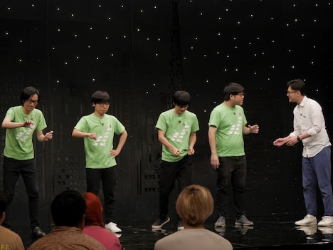 ニュークレープとインデペンデンスデイによるコントのワンシーン。(c)BSフジ