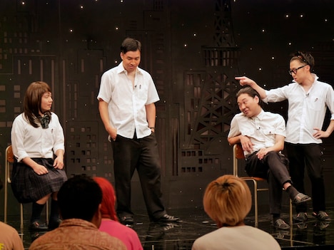 イヌコネクションとキサラギによるコントのワンシーン。(c)BSフジ