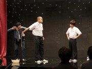 カミナリとダーヨシによるコントのワンシーン。(c)BSフジ