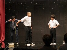 カミナリとダーヨシによるコントのワンシーン。(c)BSフジ