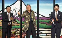 「お笑い演芸館＋」に出演するレイザーラモンRG（中央）と、MCのナイツ。(c)BS朝日