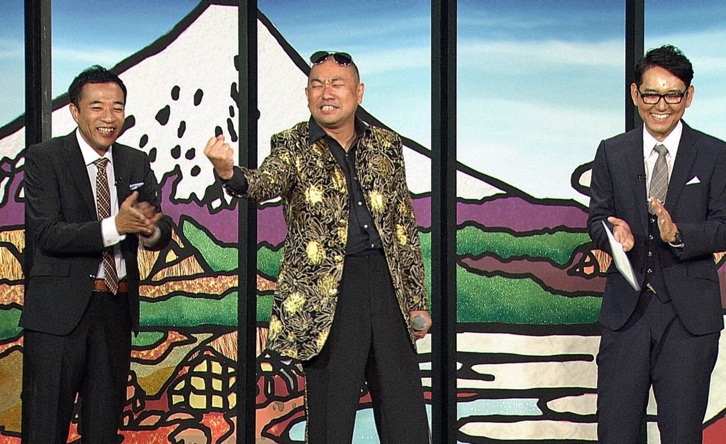 「お笑い演芸館＋」に出演するレイザーラモンRG（中央）と、MCのナイツ。(c)BS朝日