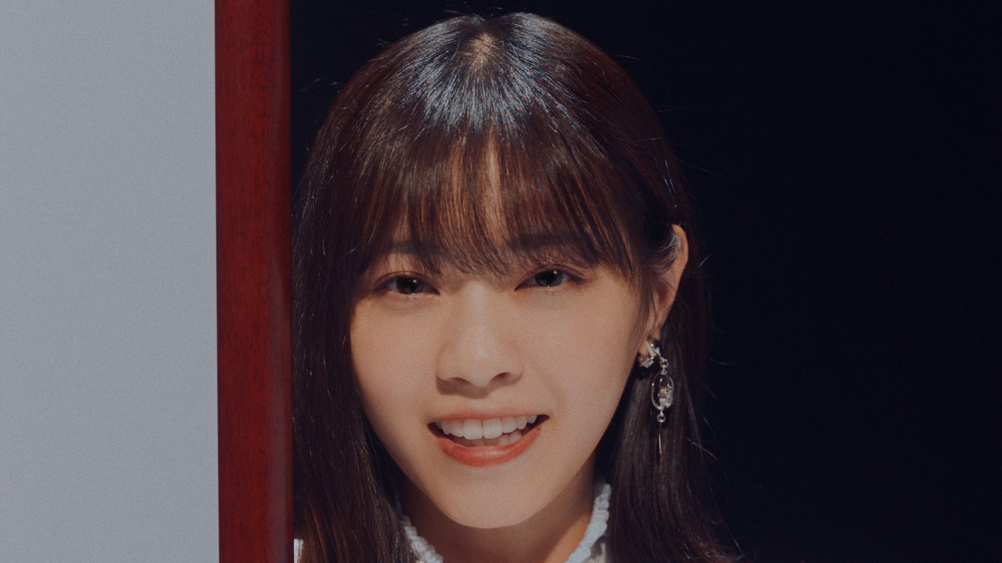 CM「年末ジャンボ宝くじ『年末ショーで宝くじ』篇」に出演する西野七瀬。