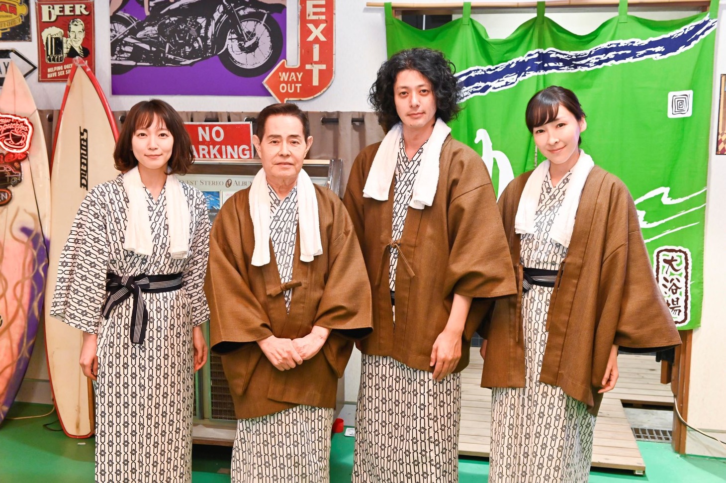 左から吉岡里帆、加藤茶、オダギリジョー、麻生久美子。(c)テレビ朝日
