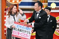 中川家・礼二（右）と“大阪のオバちゃんトーク”を繰り広げるファーストサマーウイカ（左）。(c)MBS