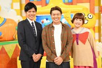 「火曜サプライズ」のMC陣。左から青木源太アナウンサー、ヒロミ、山瀬まみ。(c)日本テレビ