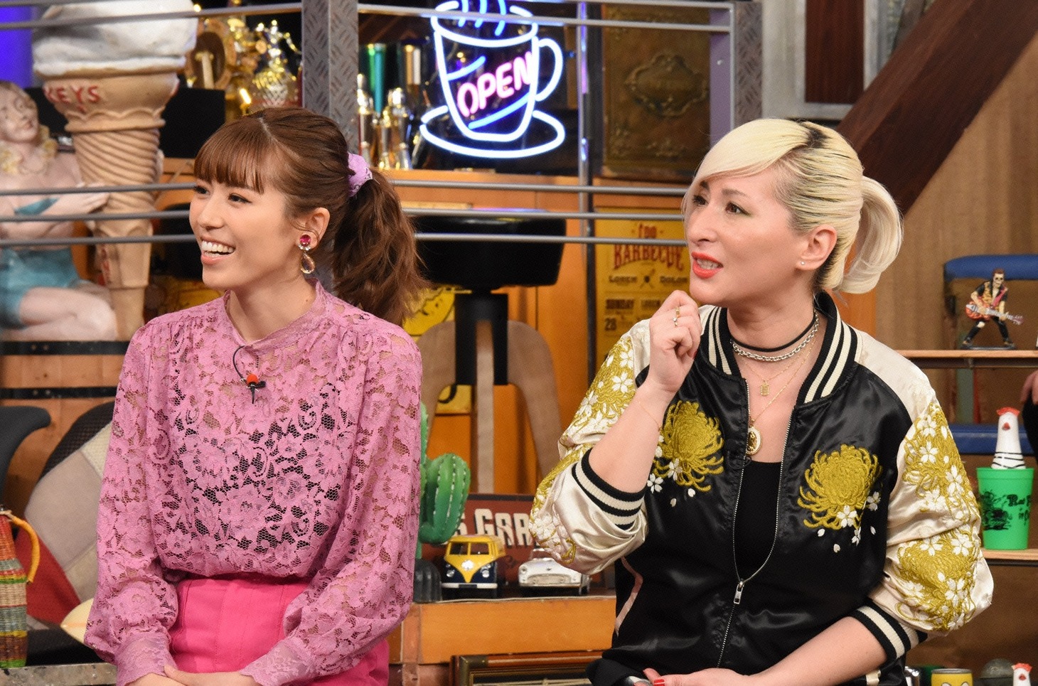 左から若槻千夏、LISA。(c)日本テレビ