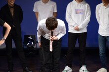 丁寧にお辞儀するジンカーズ樋口。