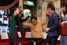 「石橋貴明のたいむとんねる」に出演する（左から）岡田結実、石橋貴明、カンニング竹山、海老原優香アナ。(c)フジテレビ