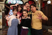 （前列左から）海老原優香アナ、岡田結実、石橋貴明、（後列左から）井上清華アナ、伊藤利尋アナ。(c)フジテレビ