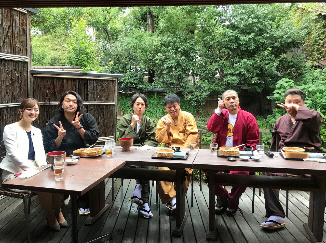 左から中村秀香アナウンサー、見取り図、ジミー大西、天竺鼠・川原、とろサーモン久保田。(c)読売テレビ